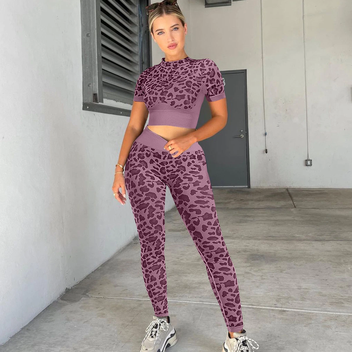 Wholesale/Supplier Factory 2023 New Fashion Leopard Print Fitness Clothing Set Women's Clothes Running Sports Tight Yoga Clothing Sports Yoga Wear