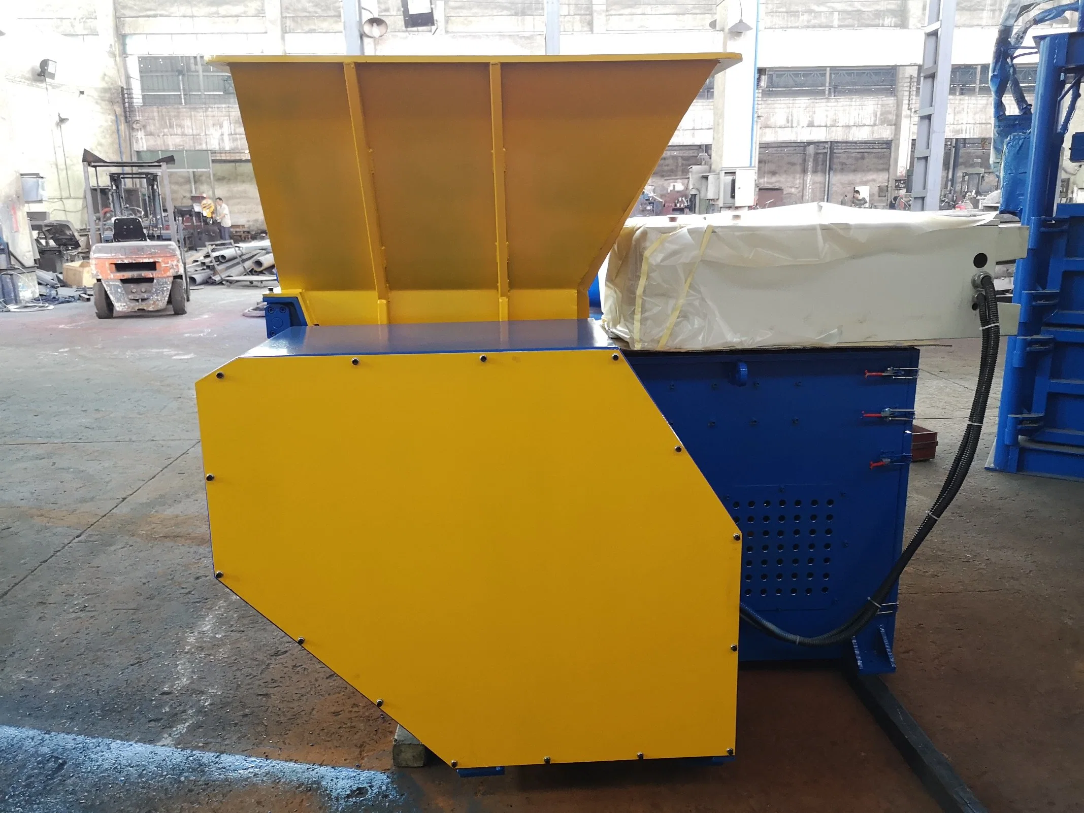 Single Series Single Shaft Shredders (S-1200) /Tire Recycling Machine