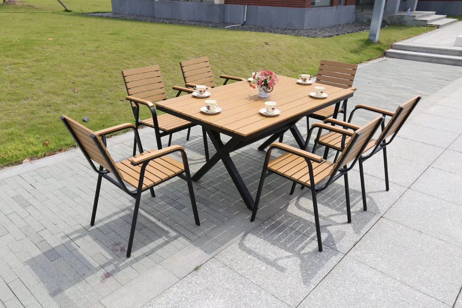 Sala de ocio al aire libre de la barra de la tabla de madera de plástico impermeable al aire libre evitar disfrutar en el mobiliario de la combinación de escritorio y silla