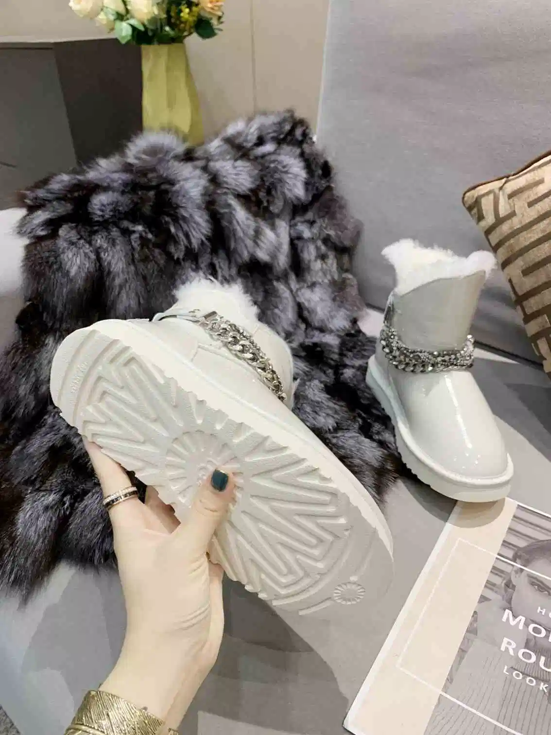 Novo Estilo de Couro e peles Casquilhos inteiriços, Fashion Simples e versátil botas de neve sapatas de embreagem sapatos de luxo Calçados Designer de pele de ovelha de inicialização de neve