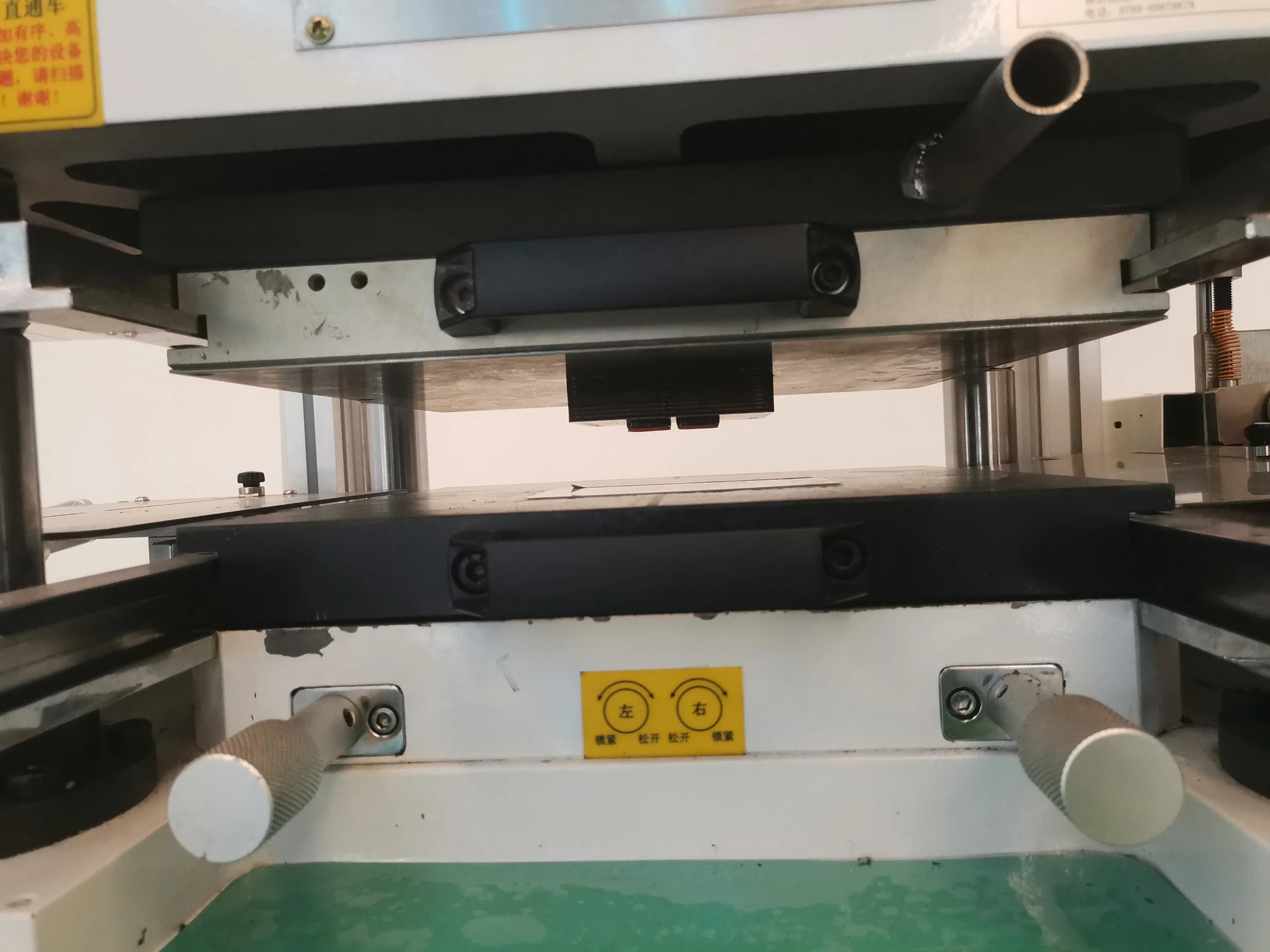 Full-Automatic Flat Bed Die Cutting Machine