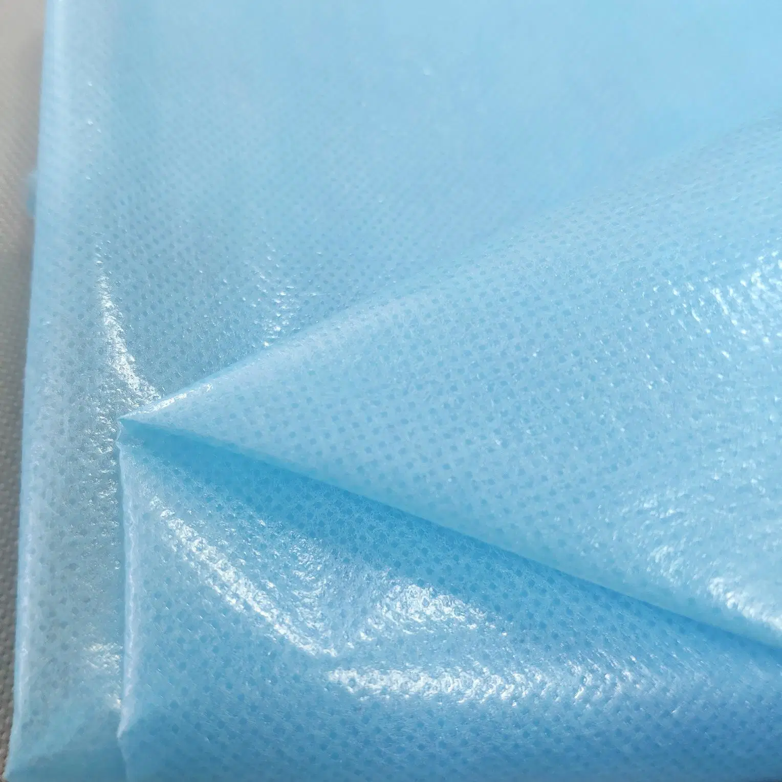 Moisture Permeable Waterproof PE Film Glue Coated with PP Spunbond Nonwoven Fabric with High Breathability