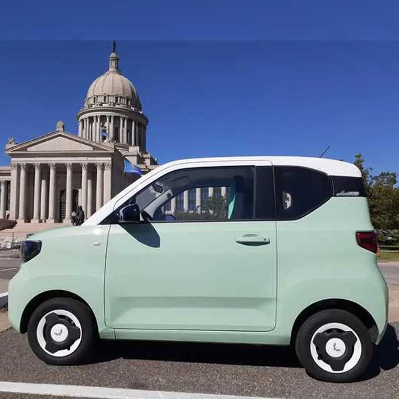 Nuevo coche eléctrico de la energía de conducción de adultos Wuling Mini EV nuevo coche eléctrico completamente cerrados.