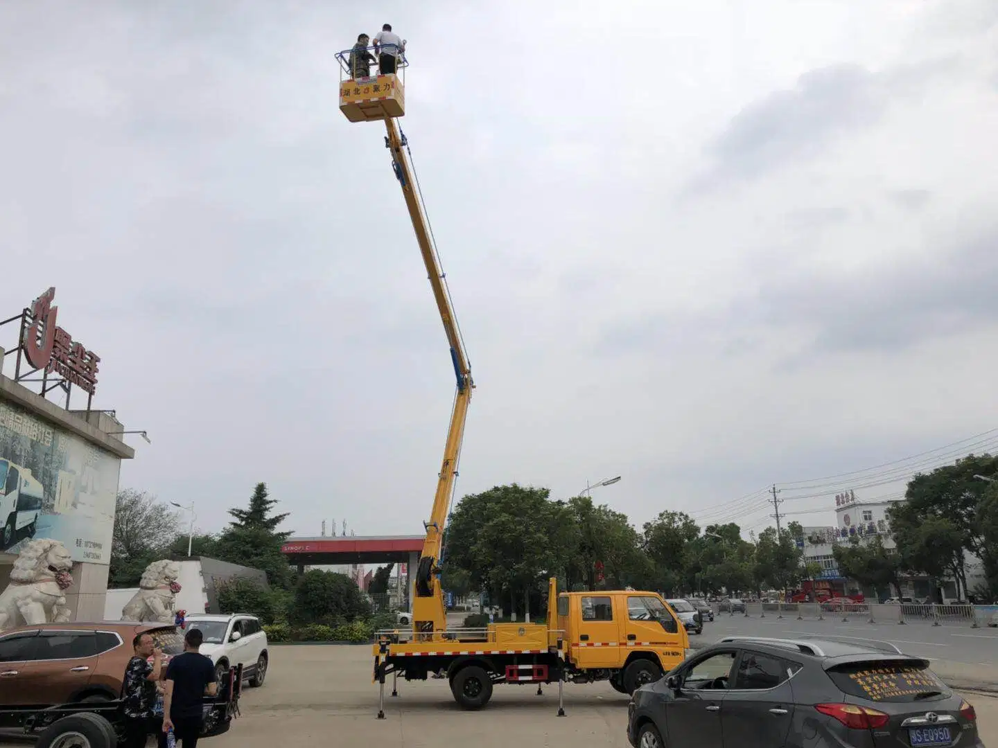 DFAC 18 Meter to 20 Meter Telescopic Boom Aerial Platform Truck