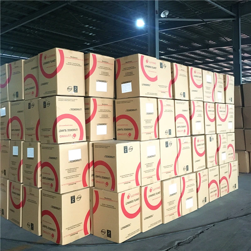 Venta caliente Luyangwool Material aislante de alta temperatura/bolsa de cartón Pallet 12.5/25/mm/50mm China aislamiento RCF