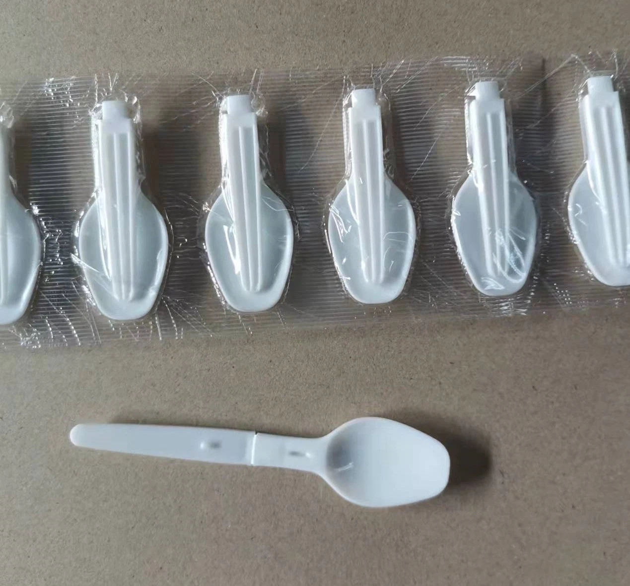 Fabricante Venta desechable biodegradable Blanco Flatware Mini Foldable PLA Cucharas de plástico