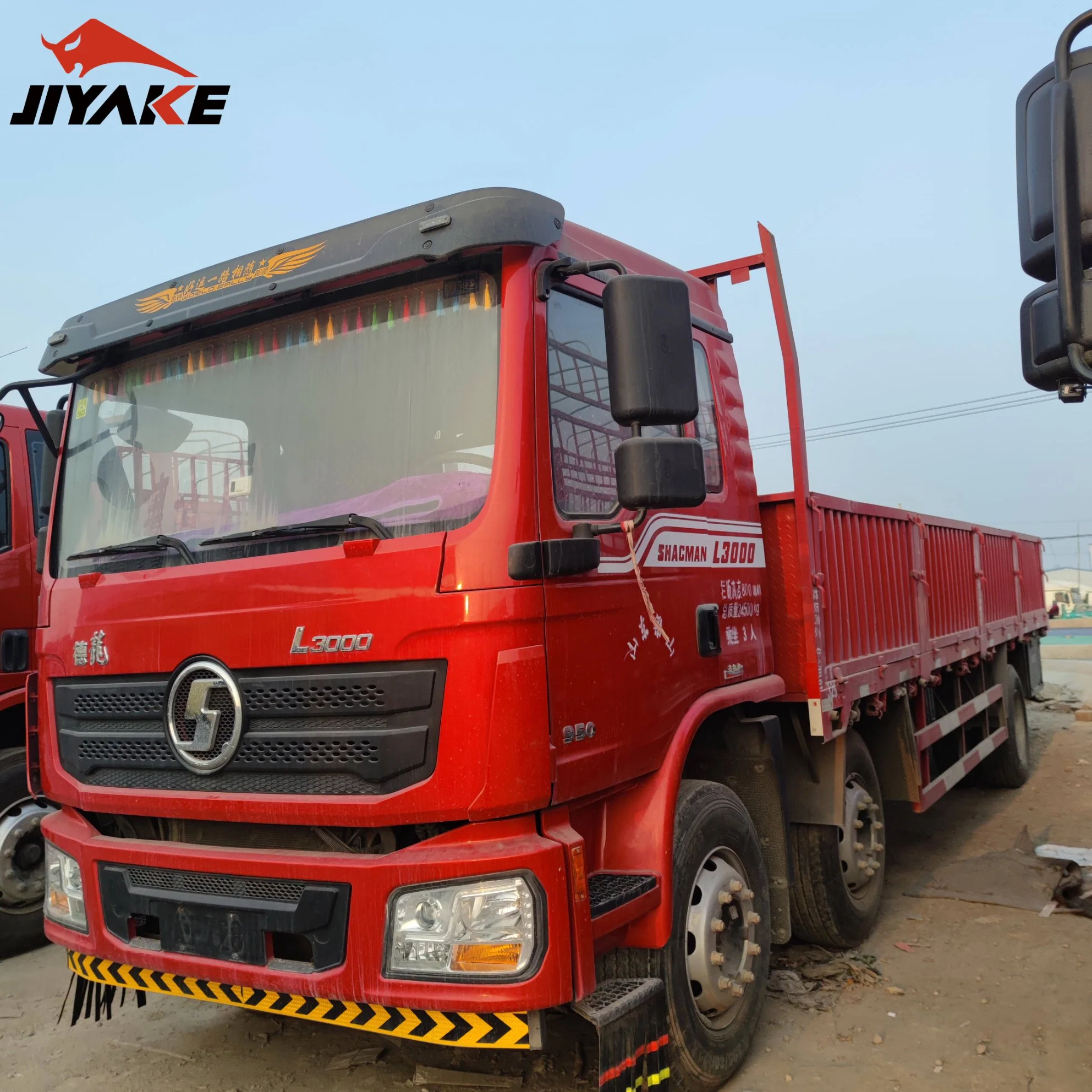 Buen estado Sinotruk HOWO usado Shacman Beiben cargo Truck Precio Con nueva caja de carga para la venta