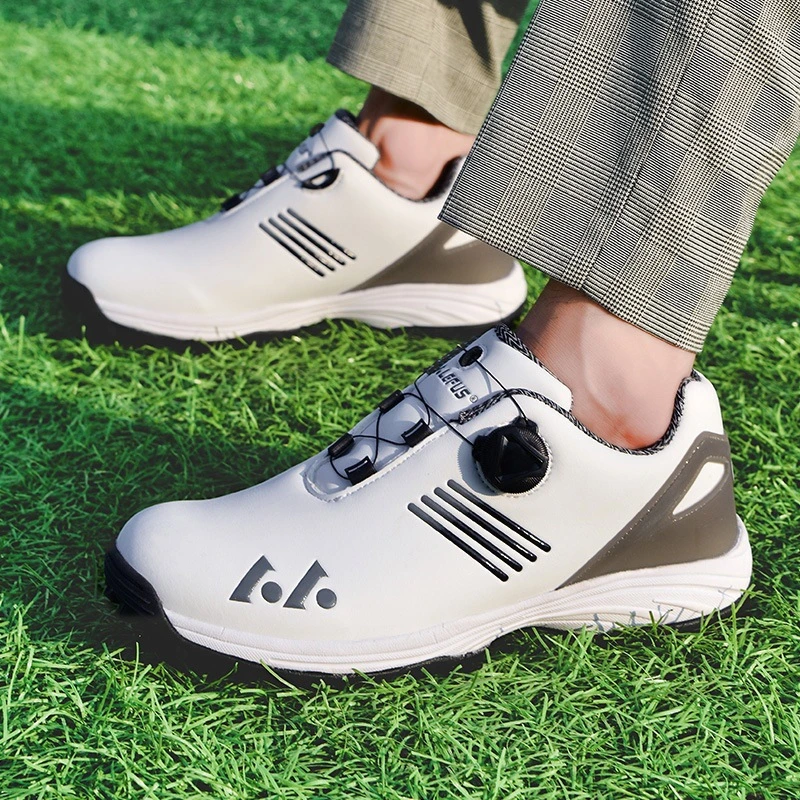 Nouvelles chaussures de golf pour l'entraînement en extérieur