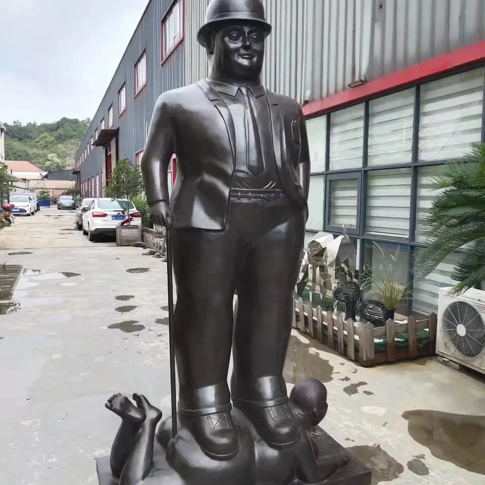 Outdoor Life Size Abstract Man Fountain Sculpture Antique Bronze Man with Umbrella Statue for Sale