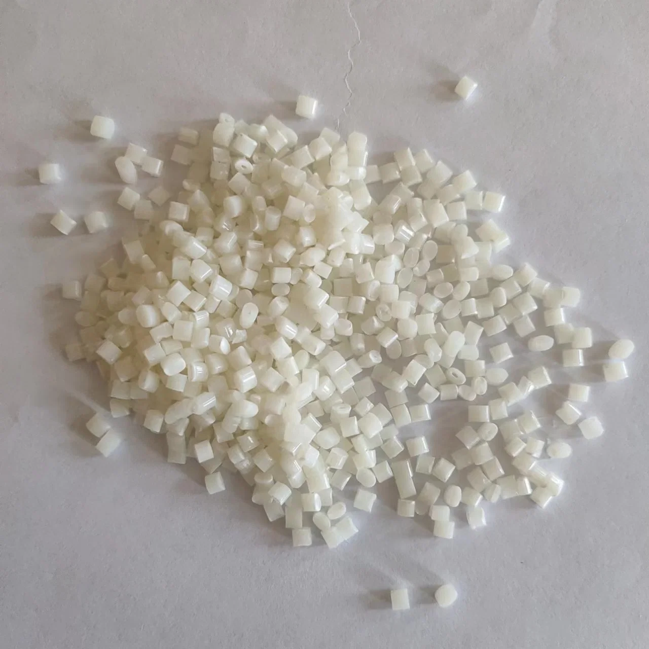 Grade de matière première pour moulage par injection HDPE LDPE LLDPE PP EPS ABS de granules résistants aux hautes températures Particules plastiques à haute résistance