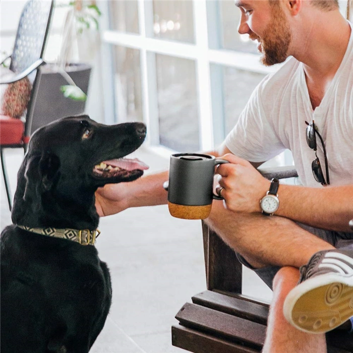 Almacén de EE.UU Nórdica personalizada libre de buques de la base de Corcho negro mate de taza de café de cerámica con aislamiento de la Copa de madera Corcho Taza Tapa inferior