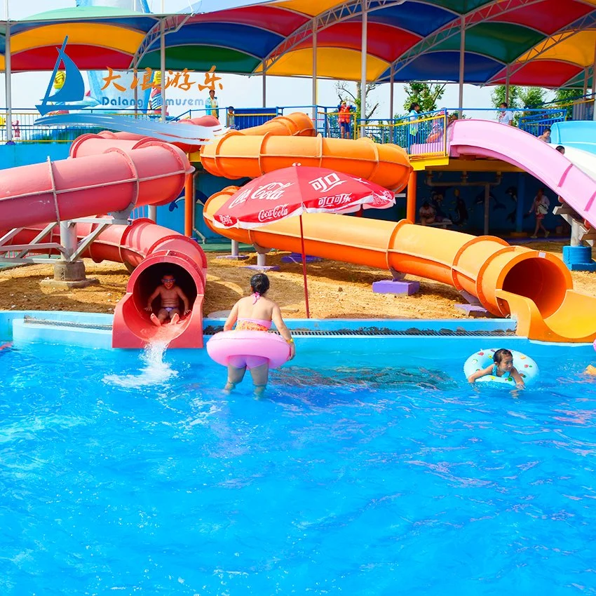 Les enfants combinaison glissoire d'eau mini piscine pour enfants en fibre de verre Faites glisser l'eau Matériel de jeu de stationnement