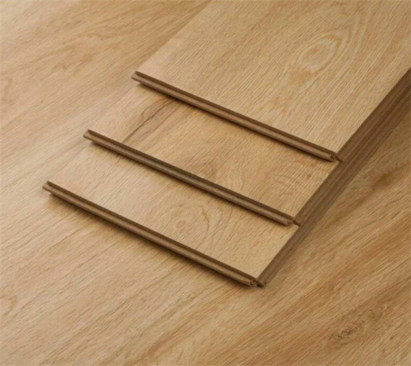 Vente en gros en ligne de parquet en bois à clic, planche en bois HDF MDF, revêtement de sol stratifié imperméable personnalisé.