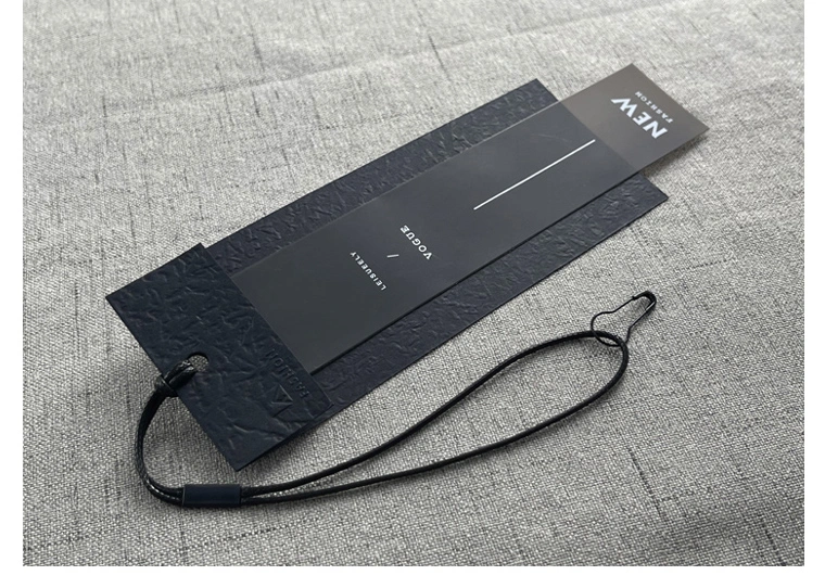 Benutzerdefinierte Marke Weiß und Schwarz Papier Karton hängen Tags für Handtasche
