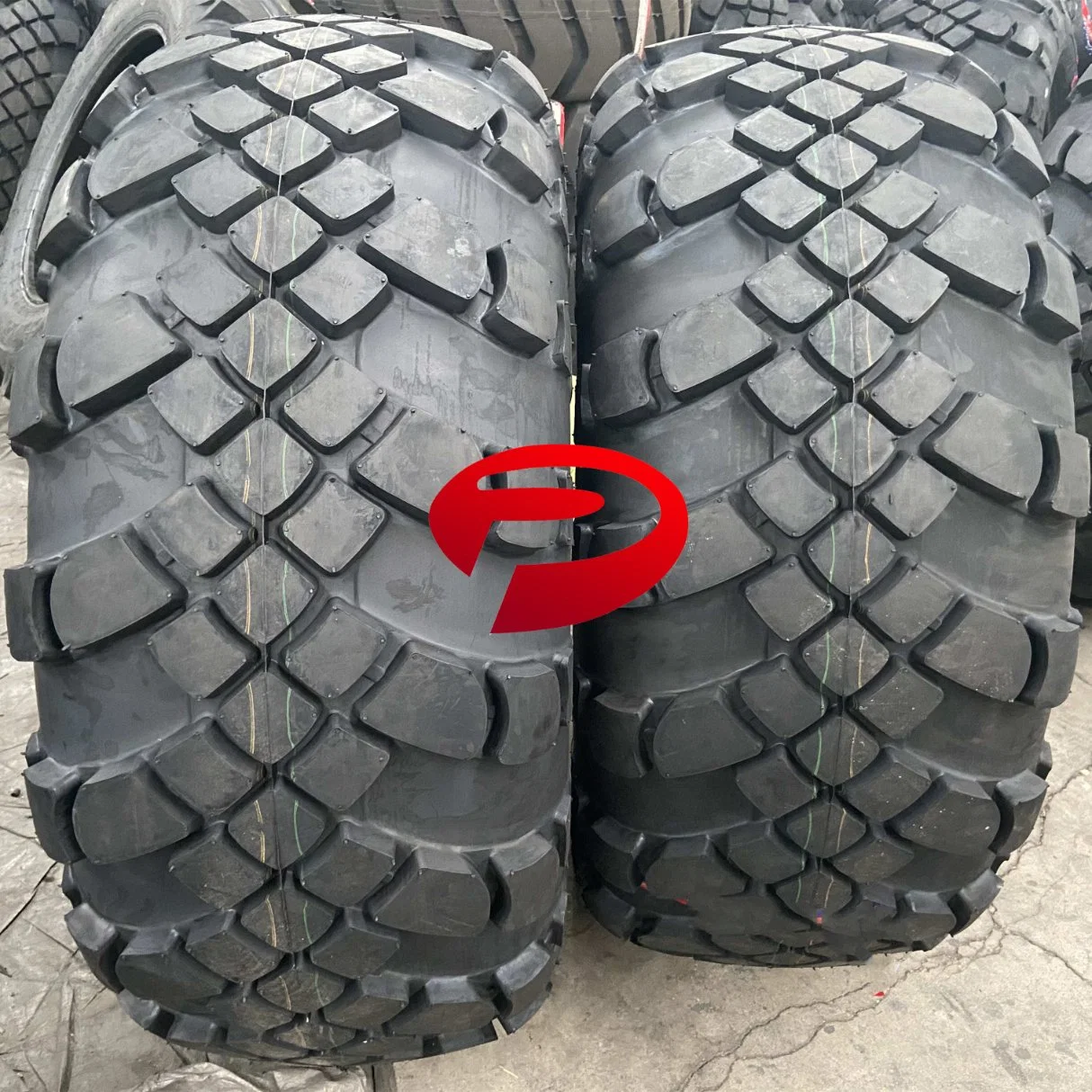 Factory Wholesale/Supplier 1500X600-635 1500X600X635 1600X600-685 Cross Country Truck Tires