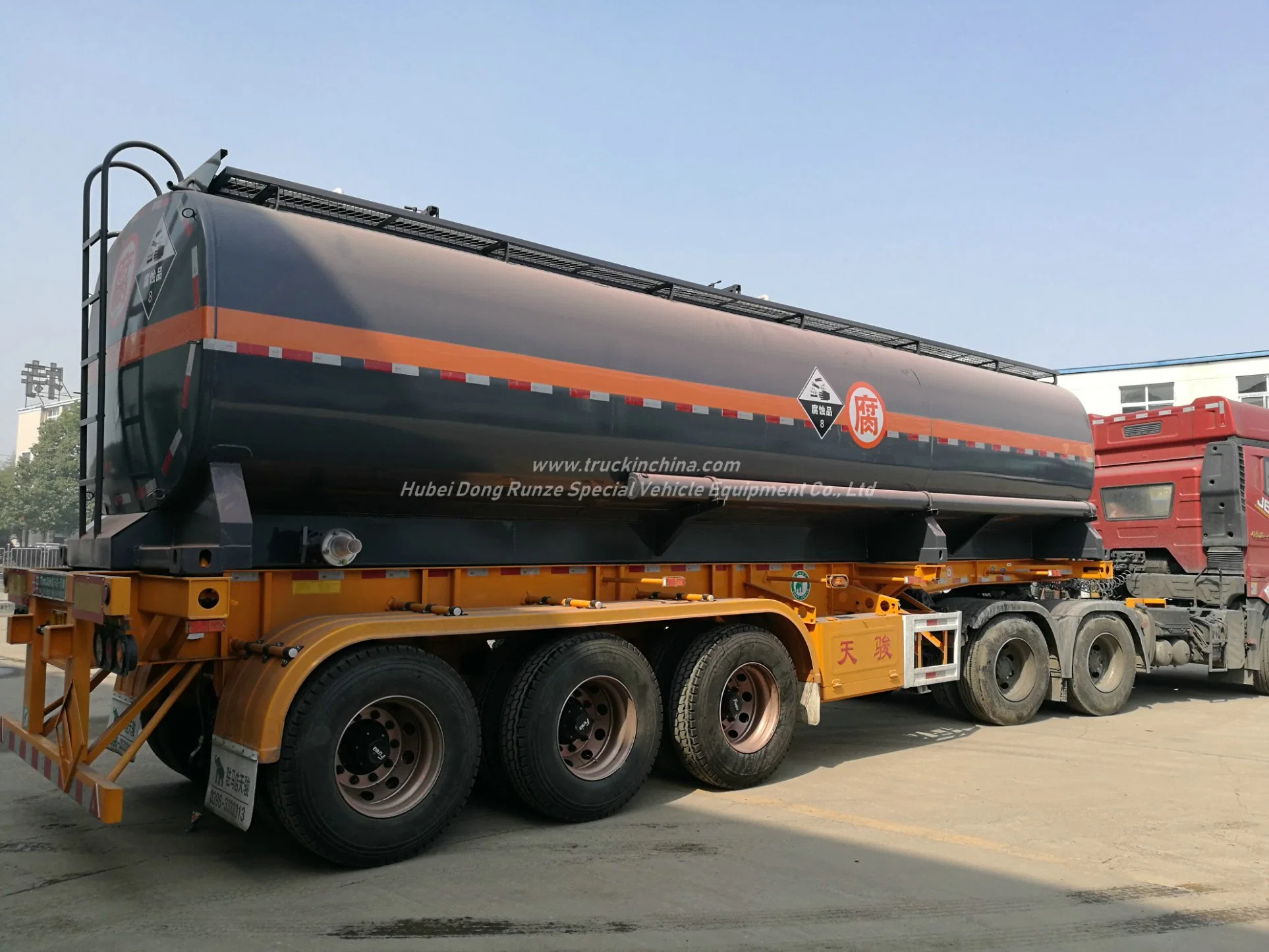 Hydrocyanic Acid Tank Mounted On Container Trailer For Road Transport 30KL-40KL for HCl(max 35%), NaOH (max 50%), NaCLO (max 10%), H2SO4(60%) Steel Lined LDPE