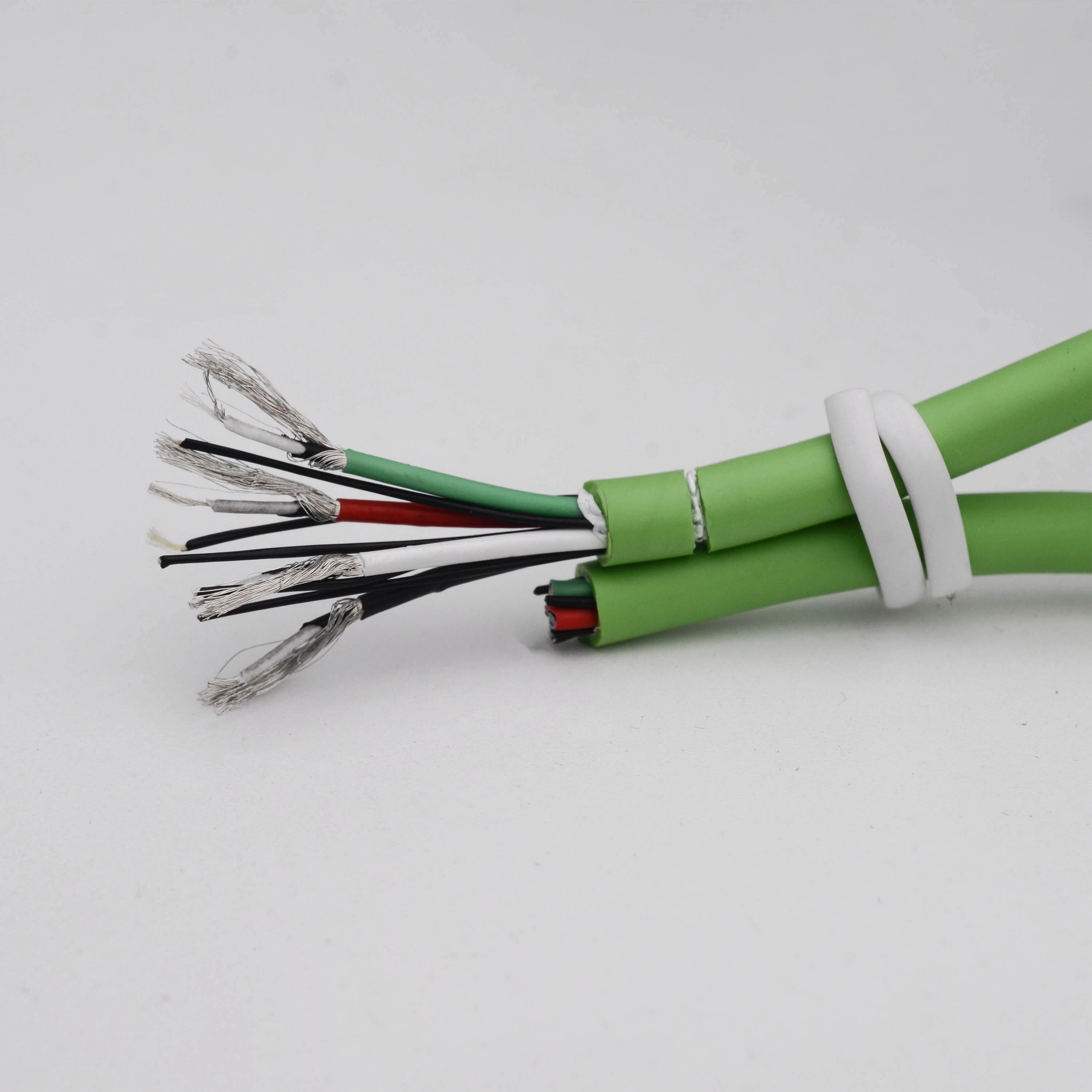 Cable blindado de 4 núcleos con capa conductora para bajo triboeléctrico Ruido cada cable 24 AWG TPU chaqueta brillante