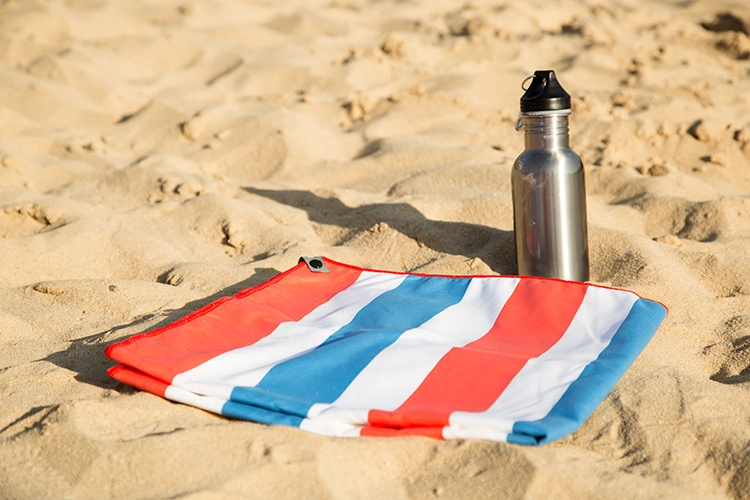 Toalha de praia personalizada para banho em microfibra por atacado para uso multifuncional