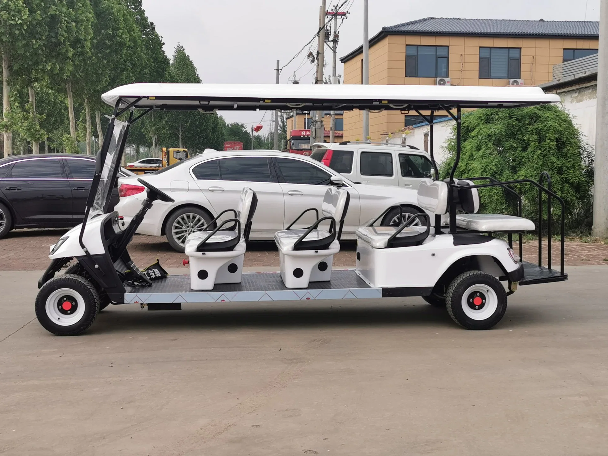 Made in China Golf Electric Sightseeing Vehicle with Four Rows and Eight Seats