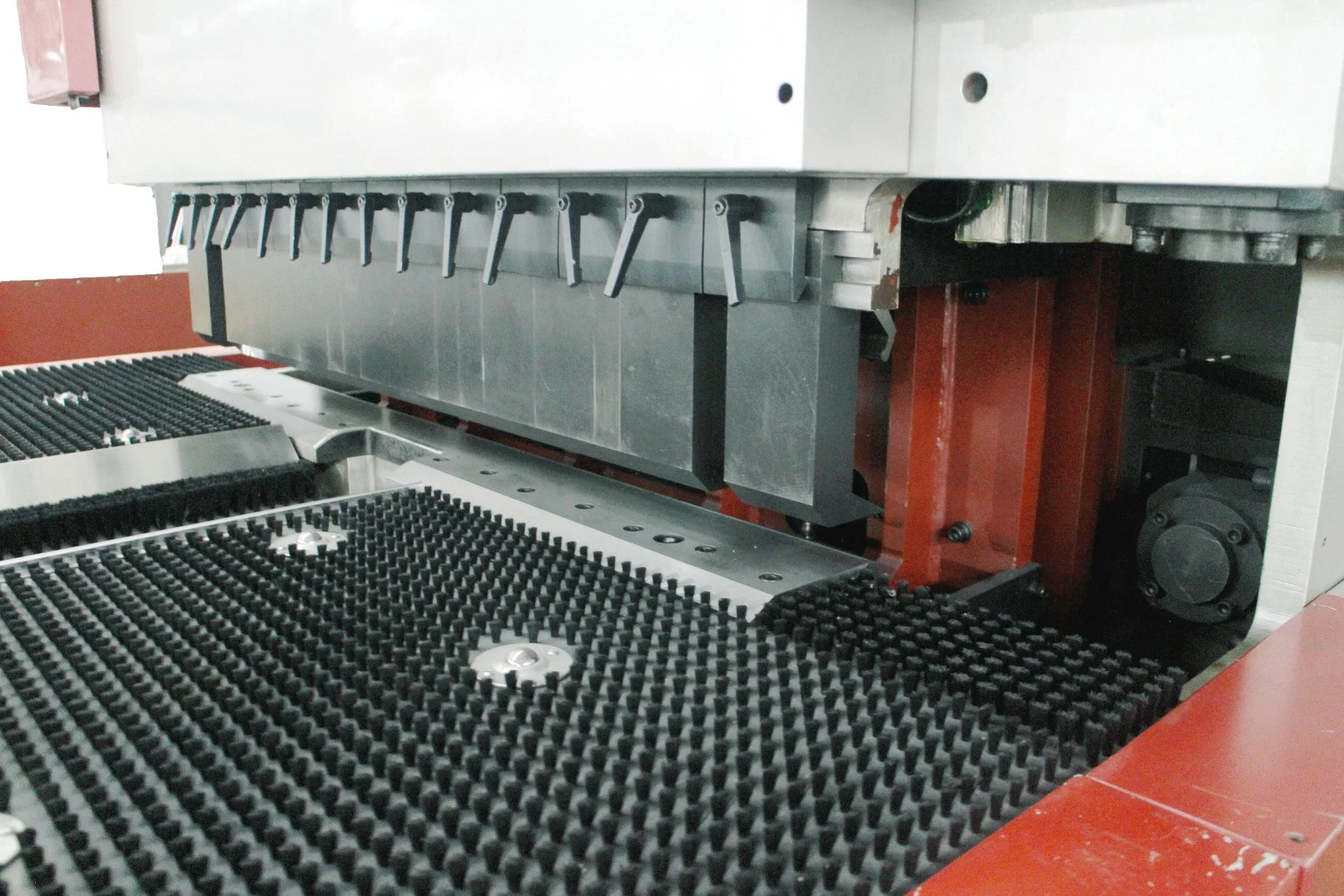 Auto-Feeding Metal Sheet Automatic Servo Bending CNC Stainless Steel Plate Brakes Machine