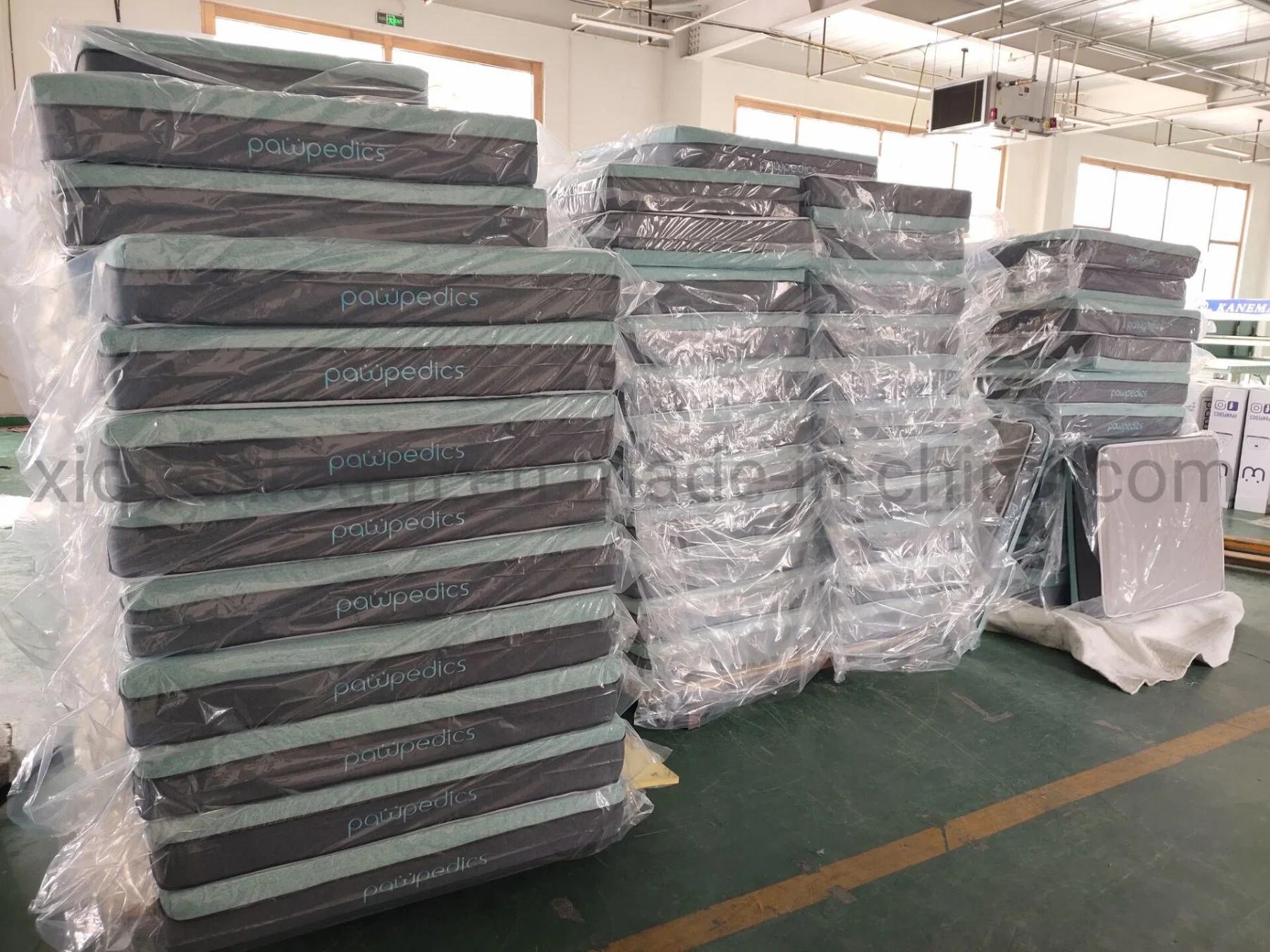 Waterproof Pet Mattress High Density Foam Rolled up Packing