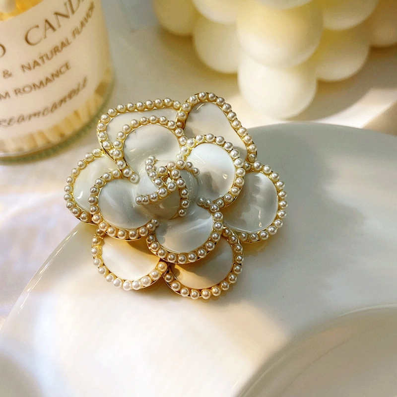 Fashion Retro Small Fragrance Style Three-Dimensional Pearl Camellia Brooch Jewelry