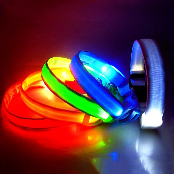 Parpadeo del LED recargable USB Seguridad Collar de perro de nylon