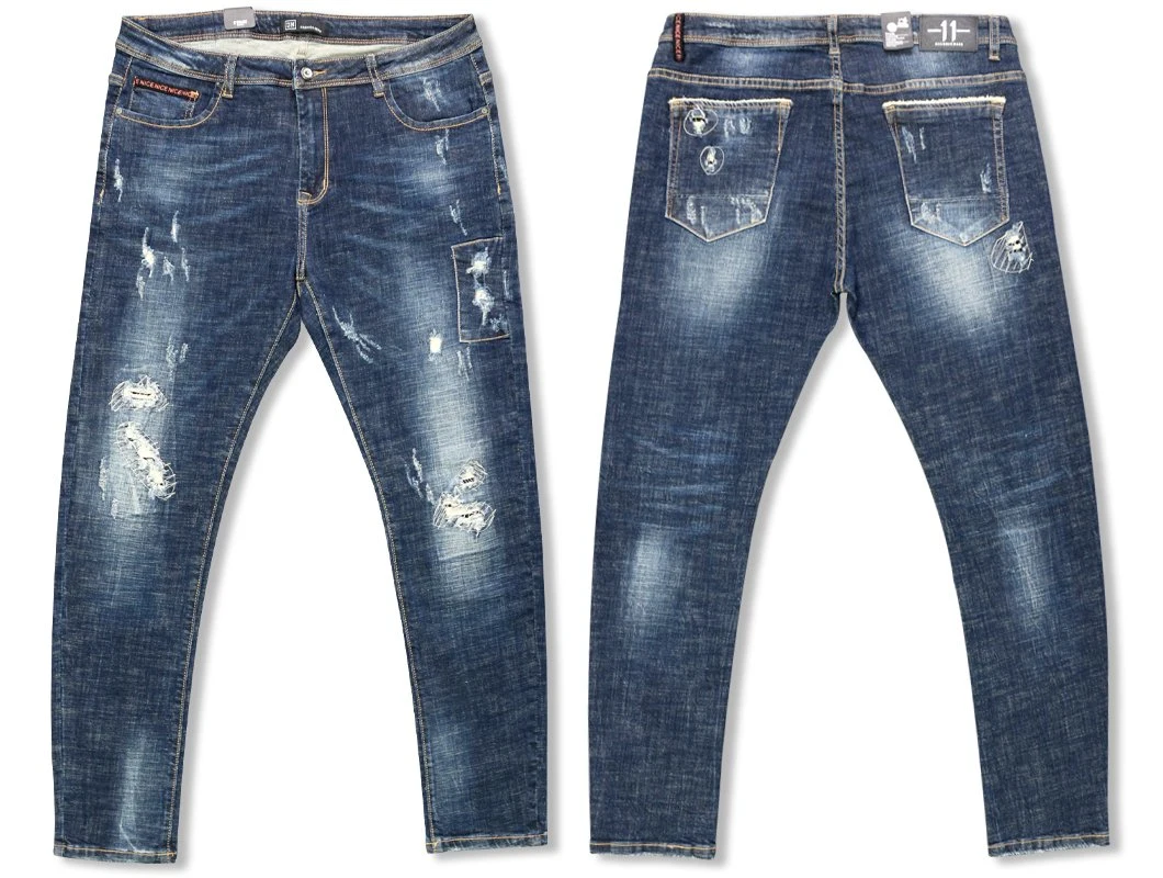 Calças jeans masculinas azul claro em denim.