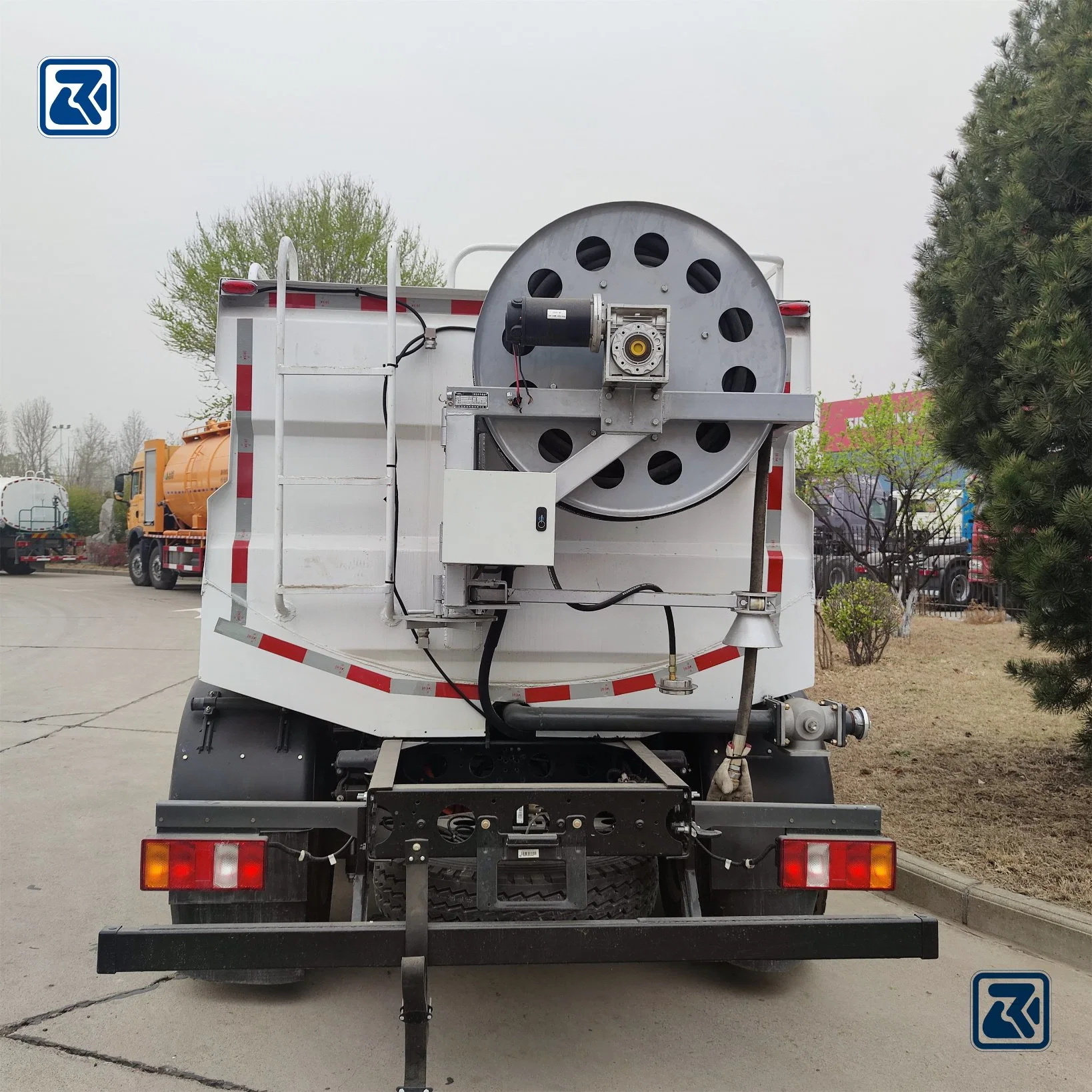 HOWO 4X2 High-Pressure Cleaning Vehicle for Underground Pipeline Dredging Truck