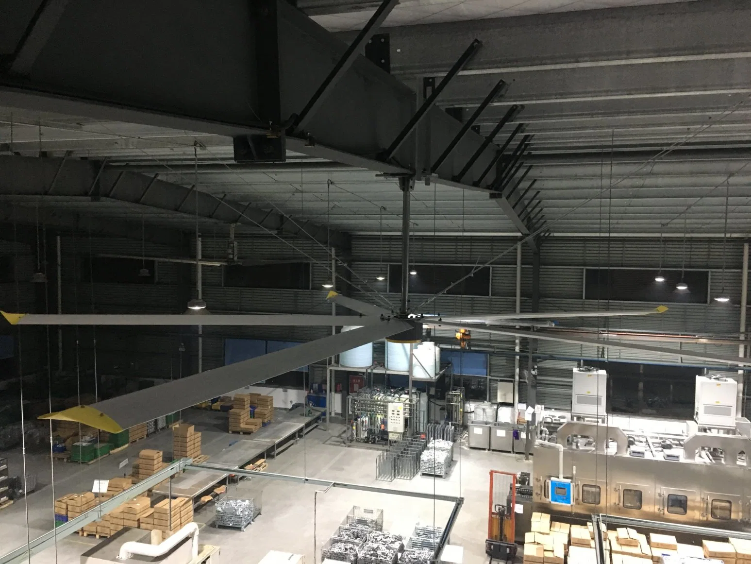 Industrial Ceiling Fans as Air Blower for Workshop Ventilation and Cooling Solution