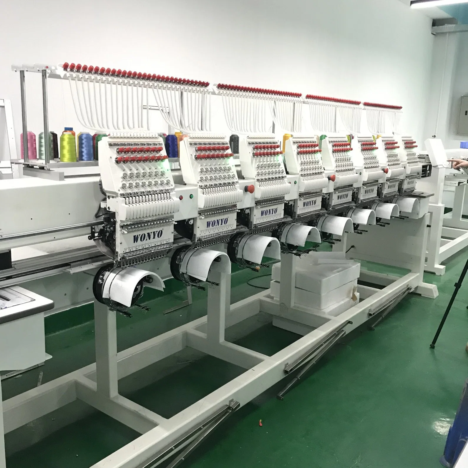 Cap T-Shirt Garment Embroidery Machine 12 Colors 8 Heads