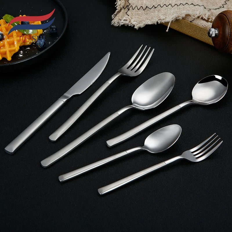 Cutlery topo de gama logótipo personalizado espelho Polaco Dernerware forquilha faca colher Conjunto de jantar com pega fosca 304, conjunto de talheres em aço inoxidável