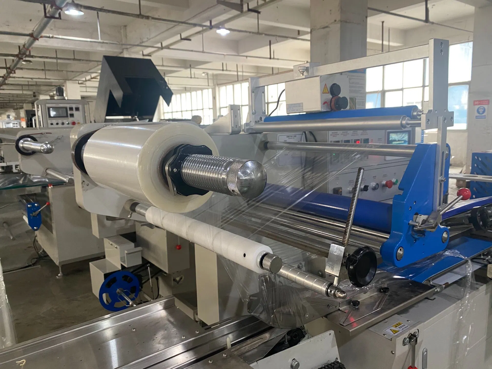 Automatic Flap Disc L Style Staples Stacking Shrink Wrapping Packaging Machine Thermal Heat Automatic POF PVC Film L Bar Sealing Shrink Wrapping Packaging