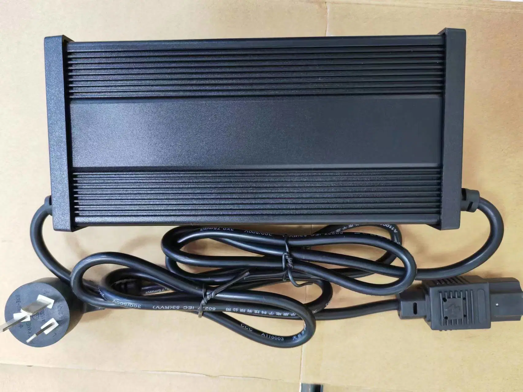 Automatic Car Battery Charger 13s 48V 54.6V DC 8A 10A Lithium Battery Charger with LED Charging Percentage Display