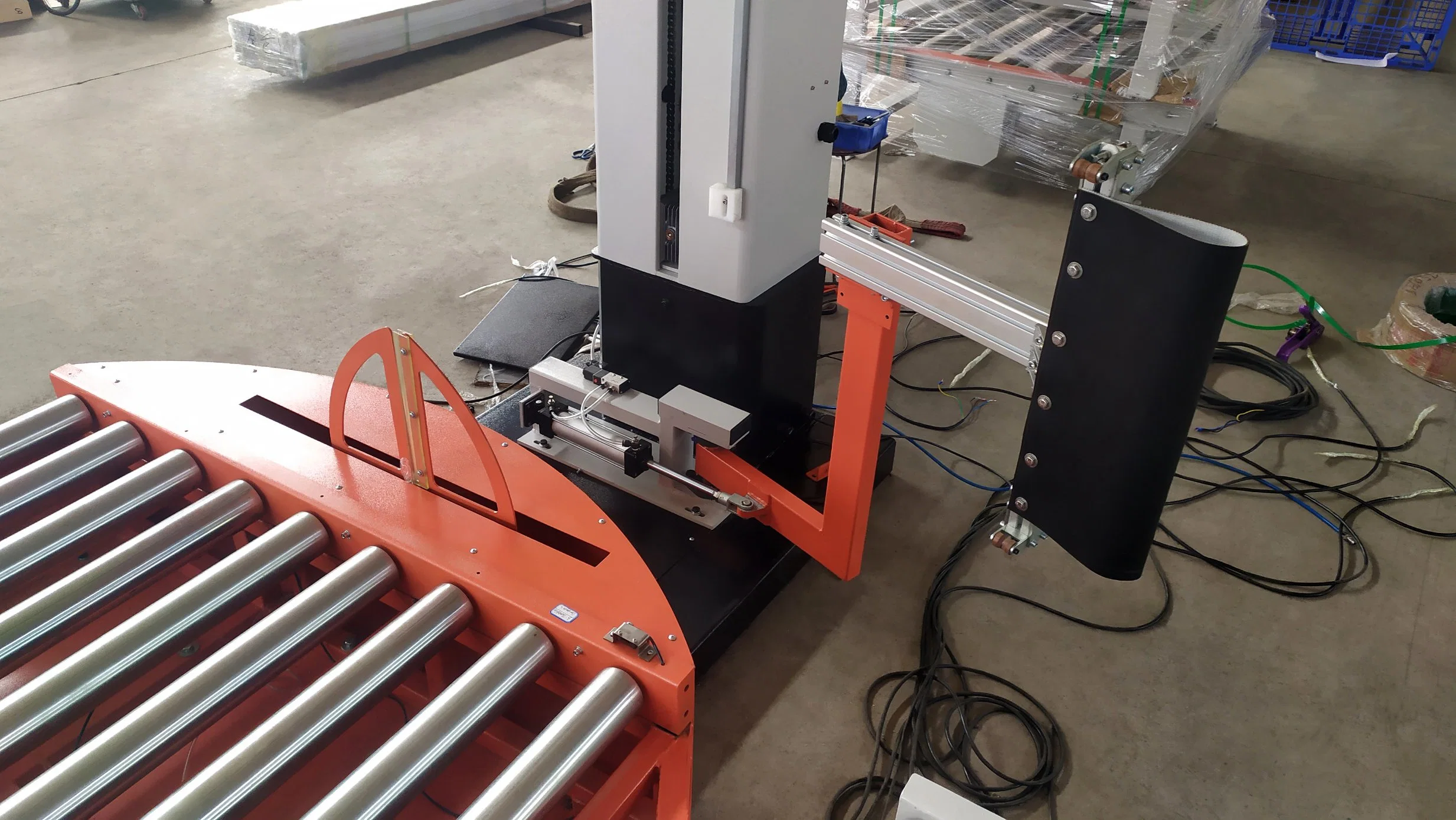 Ucr-T2000A Conveyorized Fully Automatic Turntable Pallet Wrapper Stretch Wrapping Machine