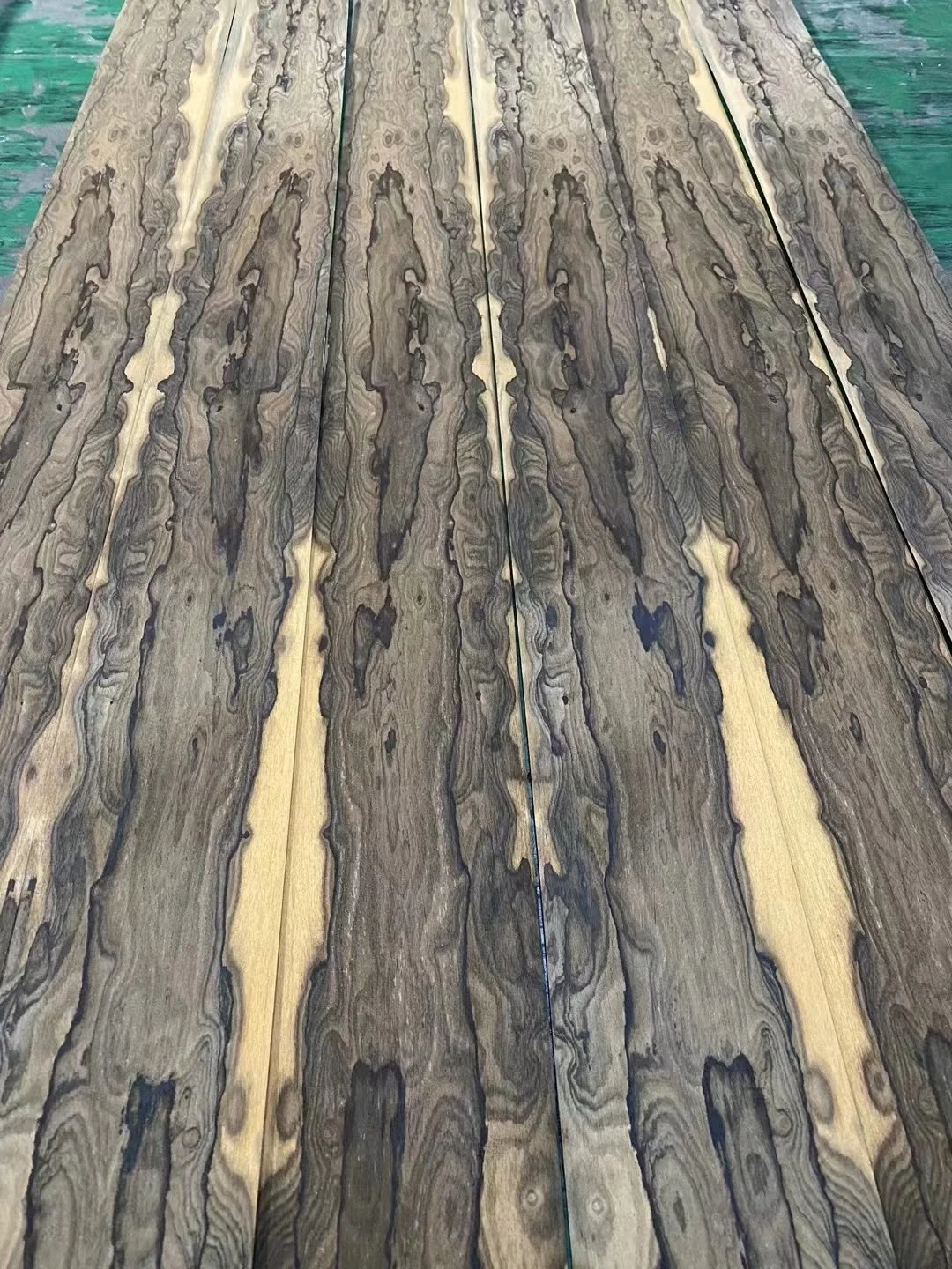 Vunir Factory Price Natural Wood Veneer Crown Cut Ebony Veneer Hotel Decorative Veneer