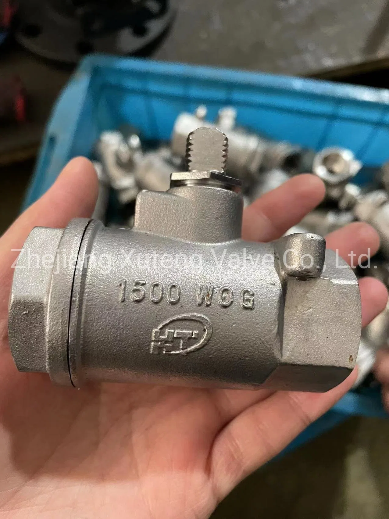 Xtv Coc / ISO/CE Full Bore 1500wog BSPT Spring Return Handle 2PC Ball Valve