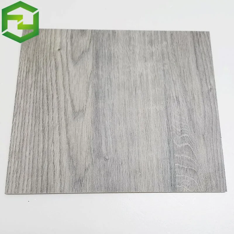 Feuille de mousse en PVC solide, haute brillance, imperméable, ignifuge, revêtue d'UV, stratifiée avec du MDF mélaminé pour la décoration intérieure et le mobilier.