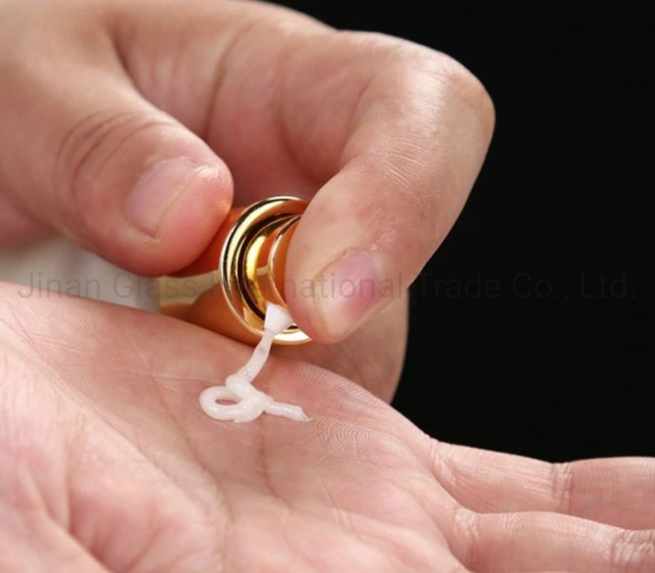 Frosted Glass Pressing Skin Care Products Into Empty Cosmetic Bottles Glass Pipe