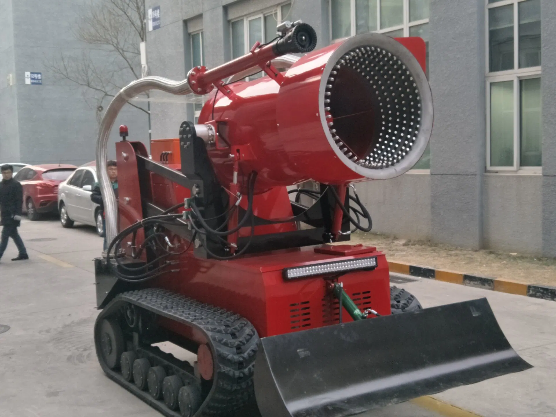 Big Robot Generate More Water Mist, Fast Cooling and Smoke Removal