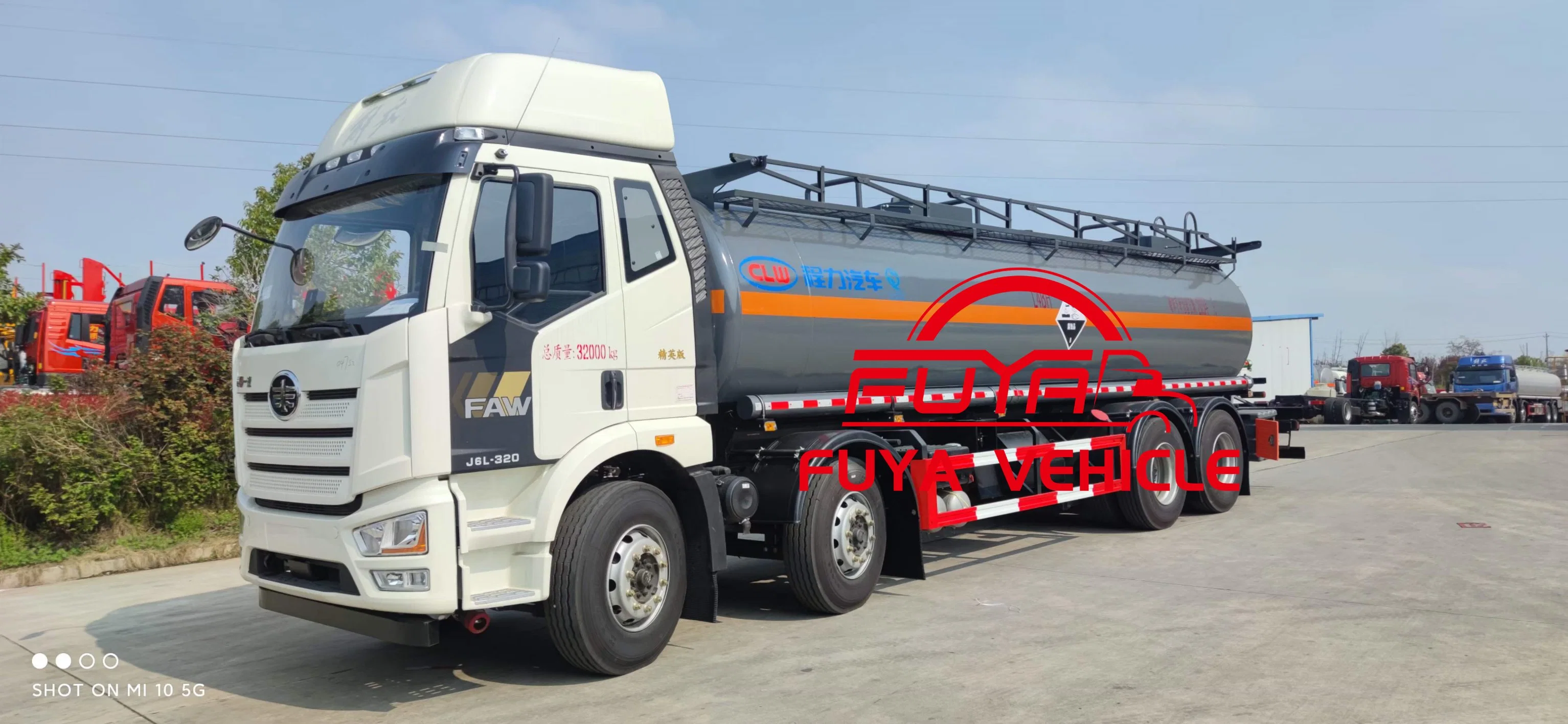 Manufacturer FAW 8X4 25cbm 30m3 Flush Fluid Tank Chemical Liquid Tanker Transportation Truck