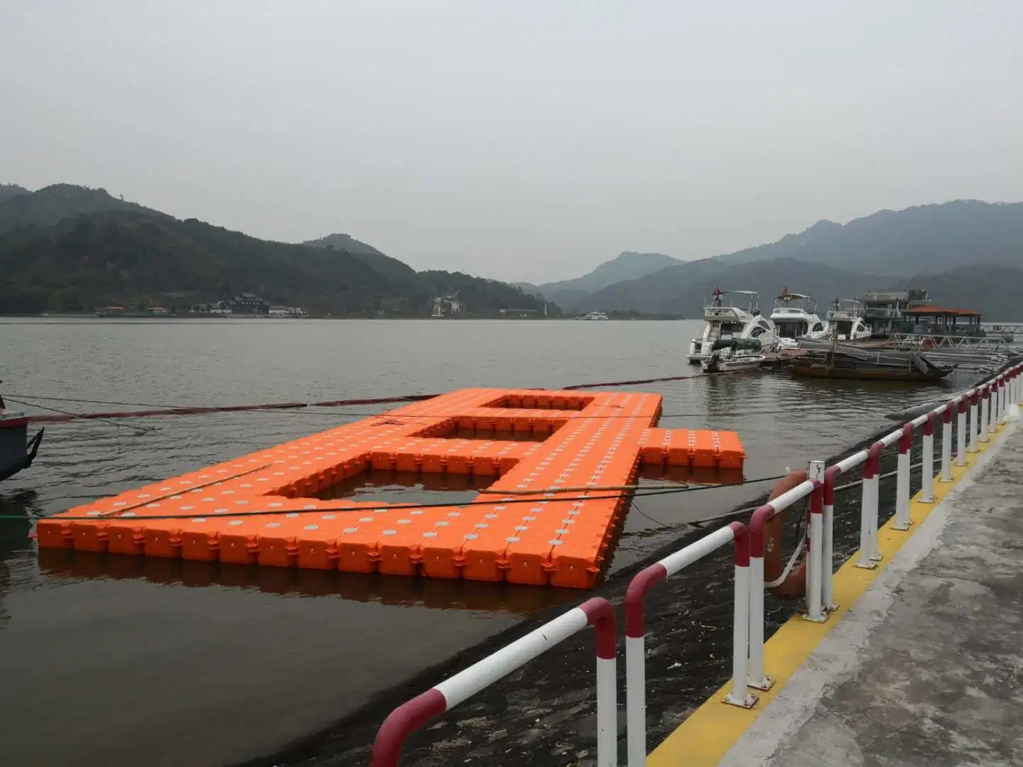 Agriculture Floating Fish Farm in The Sea with Nets