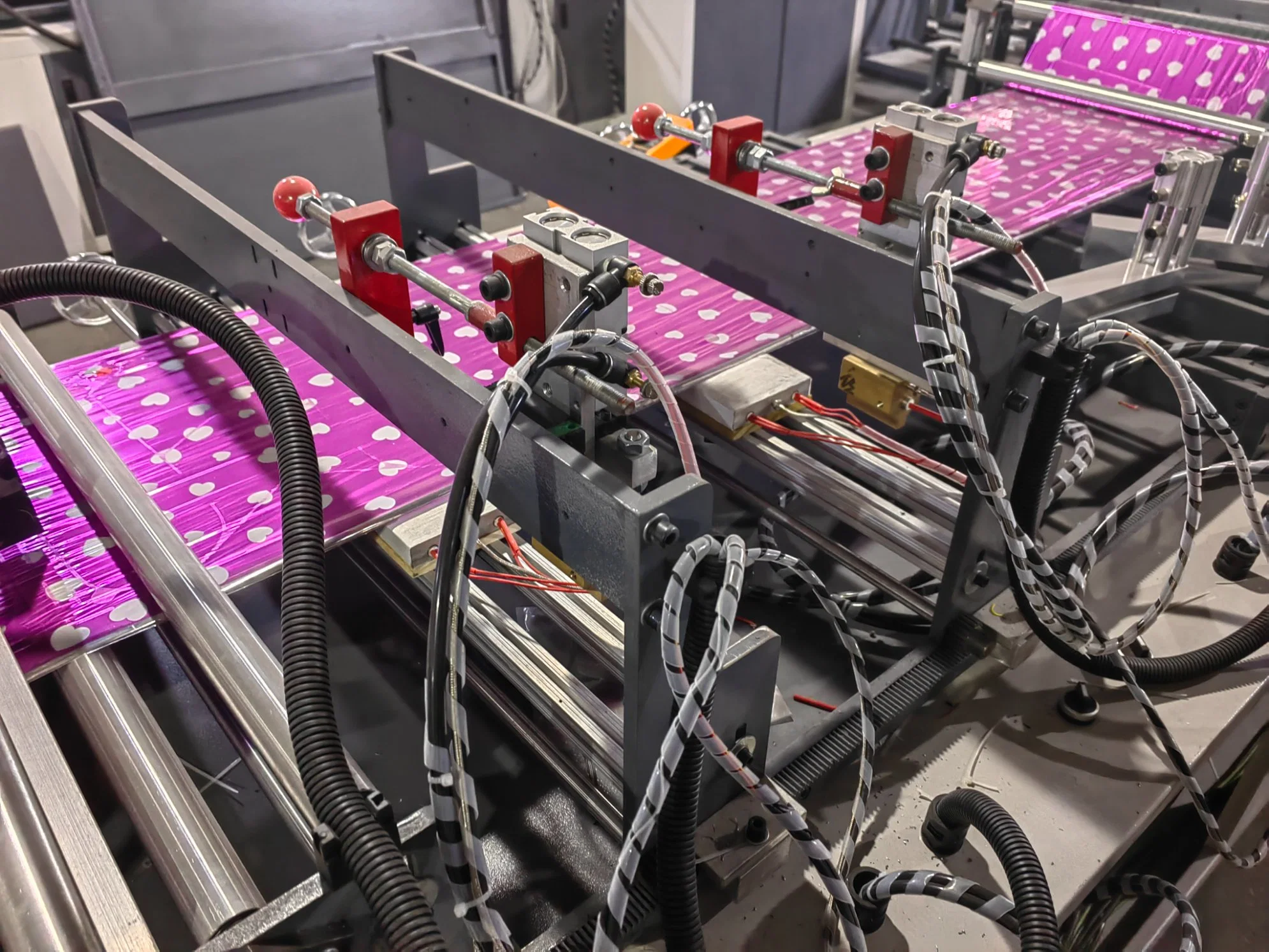 Máquina de fabricación de láminas de aluminio Latex decorada producto número de animal Creador de globos