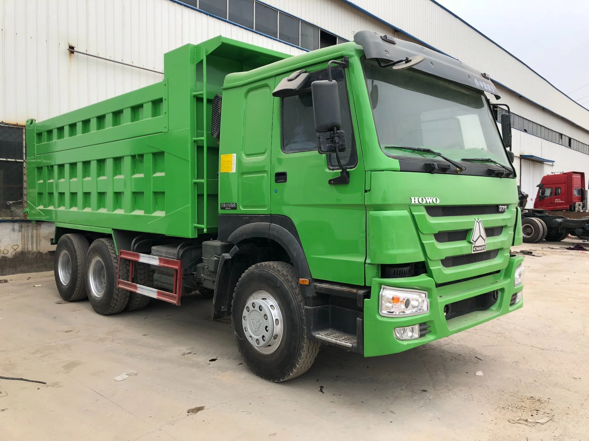 Très bon état de haute qualité utilisé HOWO chinois de basculement des roues chariot 10 modèle 2015 de 25 tonnes de capacité de chargement de camion à benne