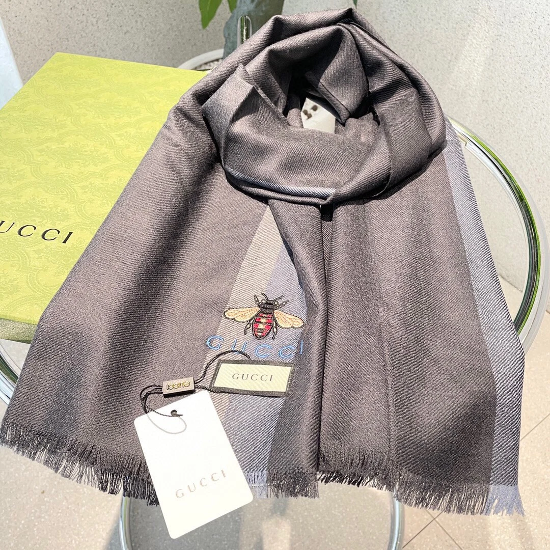 100% Top-Notch Cashmere Scarf, Cutting-Edge Product, Fashionable Brand, Super Authentic Color, Super Soft, Warm and Skin Friendly