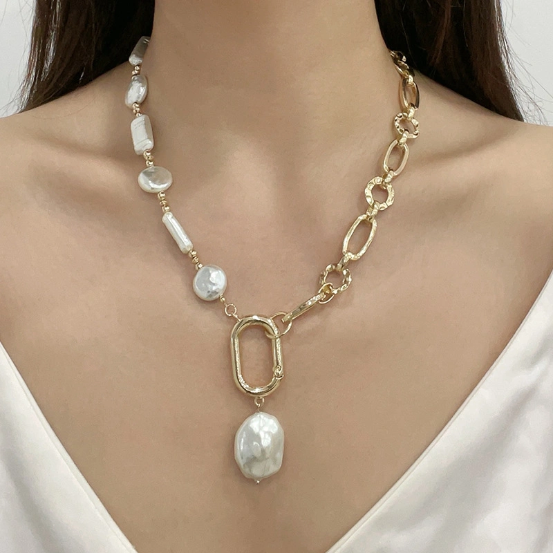 2023 Latest Fashion Big Pearl Necklace Super Popular Over-The-Top Embellished Necklace