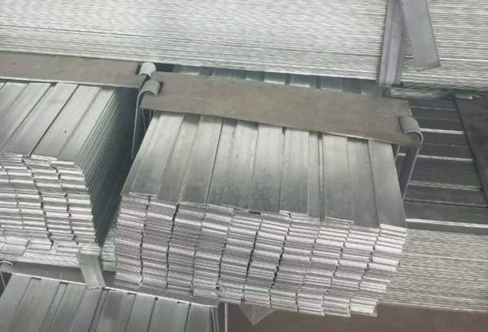 Hot DIP Galvanized Enqual L Shape Angle Steel