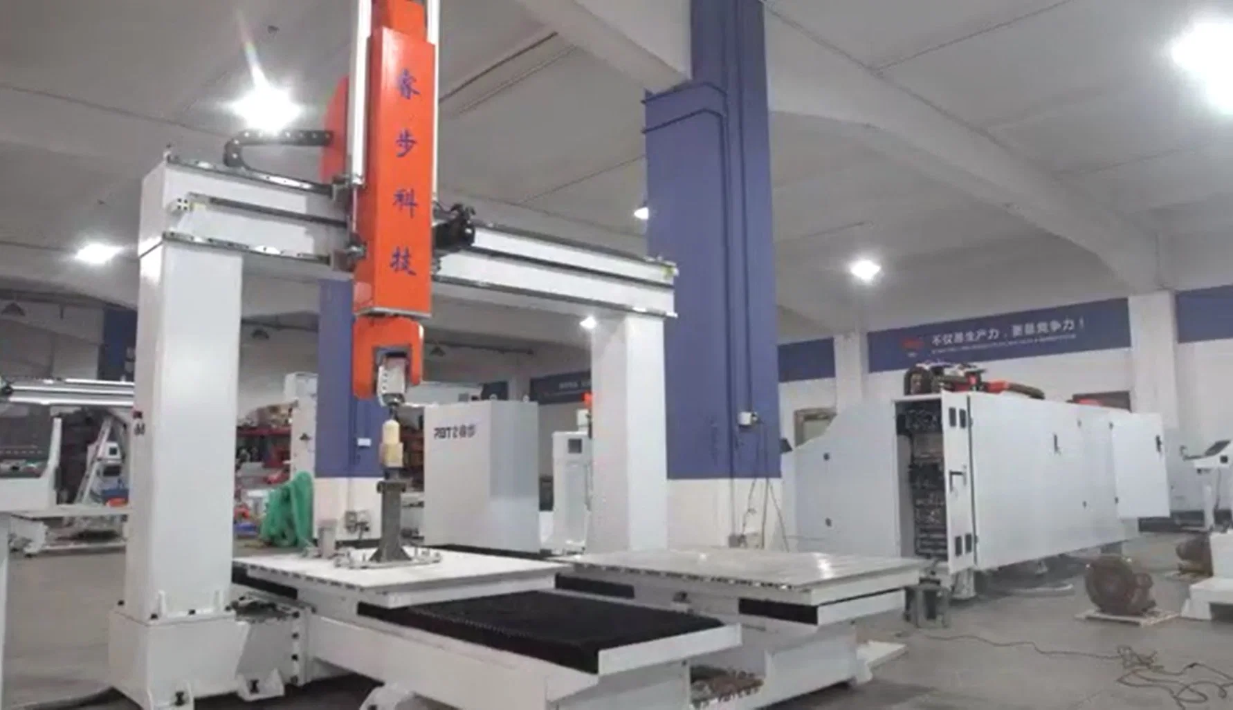 Rbt 5 Axis Twin Table CNC Router to Cut Heavy Gauge Thermoformed Parts with Syntec System