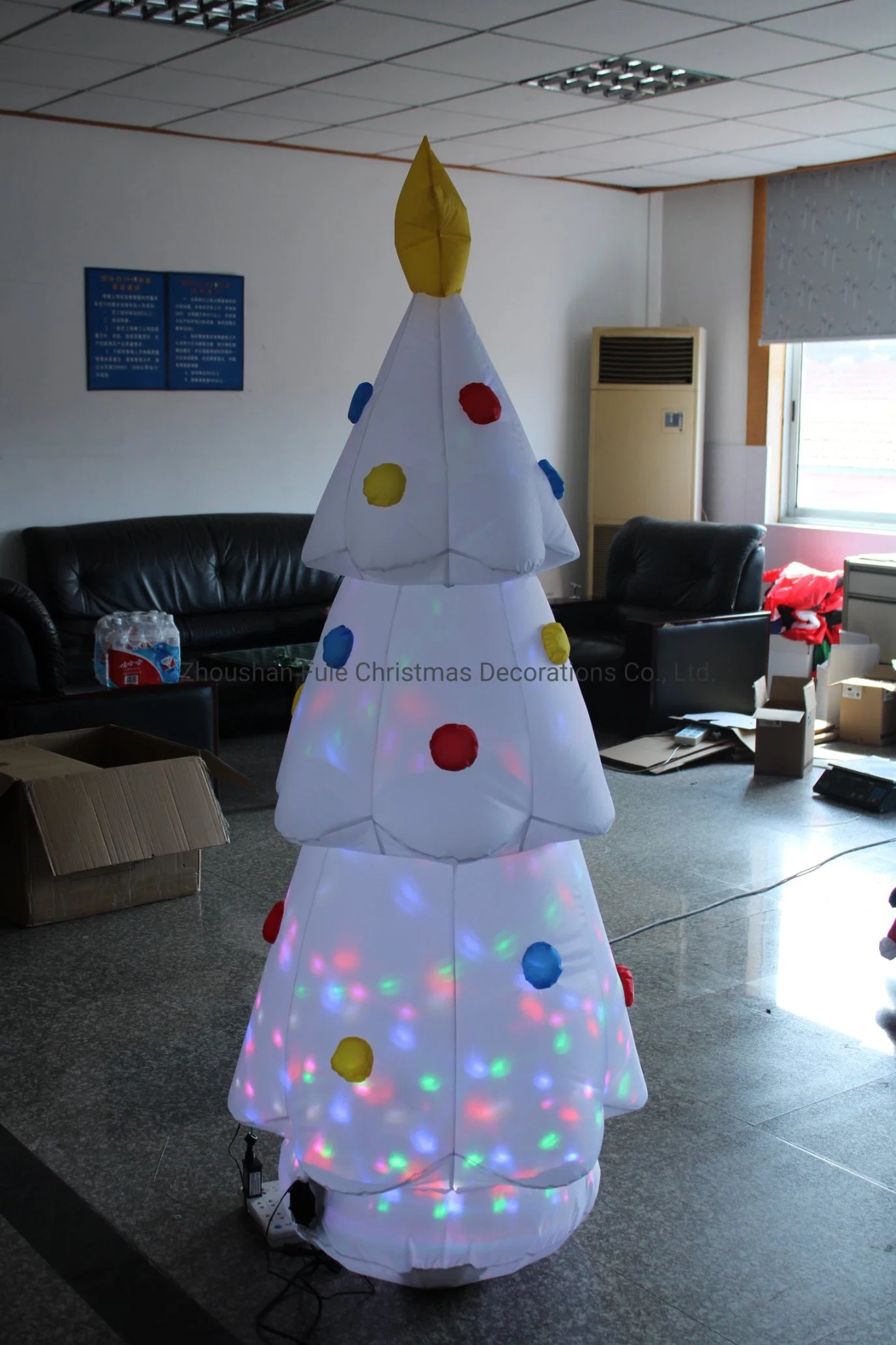 Chaud blanc gonflable Arbre de Noël avec LED de projection pour la maison de la décoration.