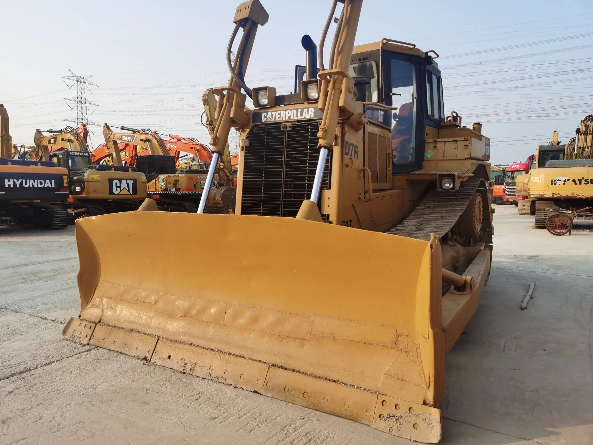 ماكينات مستعملة رخيصة استخدم Cat D7R البلدوزر رخيصة الثمن سعر الجرار الياباني ماكينات Caterpillar تستخدم جرافات Cat D7R